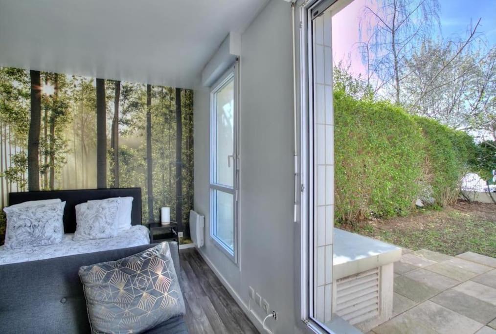 Studio Spacieux Avec Terrasse Et Parking Viry-Chatillon Exterior photo