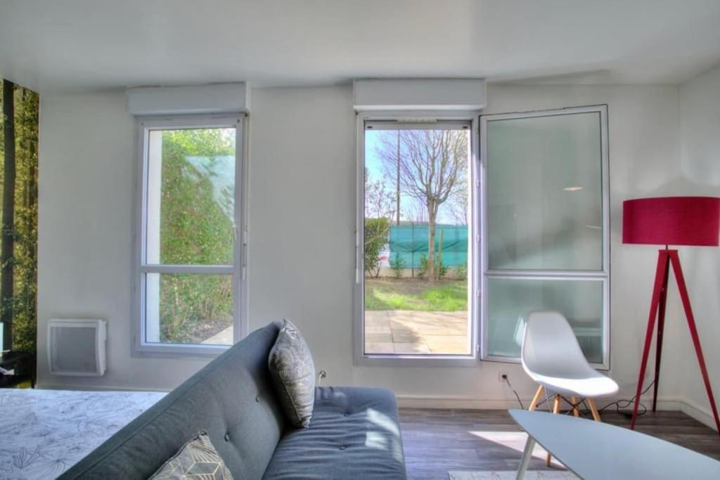 Studio Spacieux Avec Terrasse Et Parking Viry-Chatillon Exterior photo